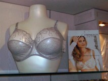 Les poitrines généreuses aussi ont droit à de la belle lingerie et au confort