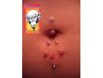 Multi Piercing nombril réalisation Derapage Corporel