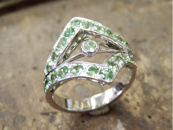 Bague Or blanc, Grenat Tsavorite